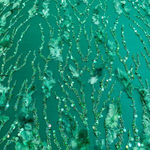 Dantela Verde Haute Couture cu Siraguri si Pene
