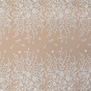 Dantela cu Model de Flori si Frunze, cu Cristale, Perle Sidefate si Paiete