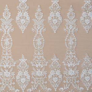 Dantela cu Model Floral, cu Cristale, Perle Sidefate si Paiete