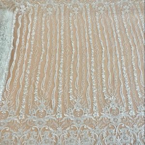 Dantela cu Model Liniar cu Flori, cu Perle Sidefate si Paiete