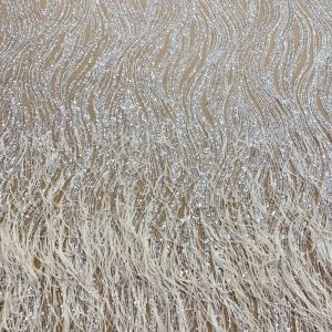 Dantela Couture Argintie pe Tulle Nude cu Pene de Strut, cu Model Liniar, cu Margele si Paiete