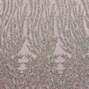 Dantela Couture Argintie pe Tulle Roz cu Panou, cu Perle, Margele si Paiete