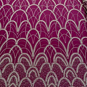 Dantela Couture Argintie cu Tulle Magenta Inchis cu Model Geometric, cu Perle, Margele si Paiete